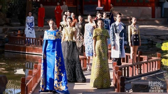 “尚·承——ss2024北京时装周巡回秀·承德站”在避暑山庄举办